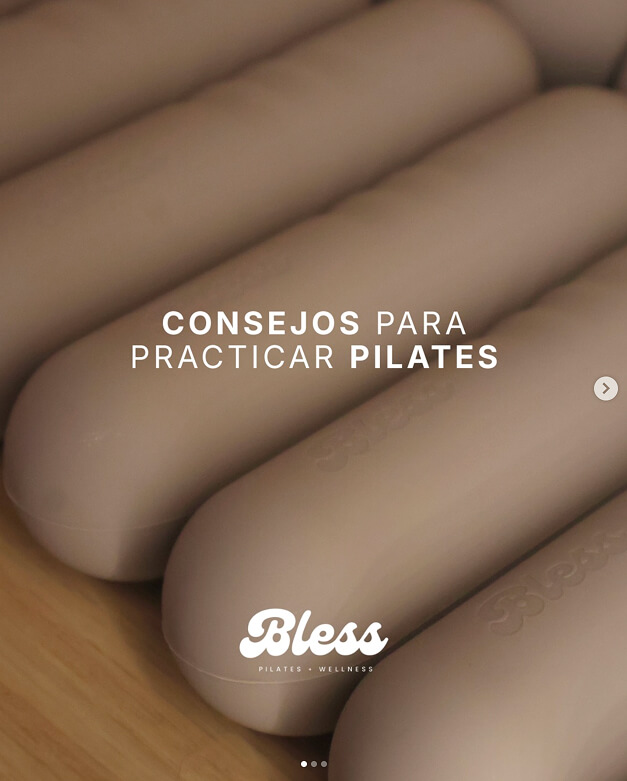 Coach guiando una clase de movimiento consciente